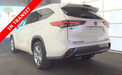 More photos of 2021 Toyota Highlander Limited at Auto Boutique Florida, FL