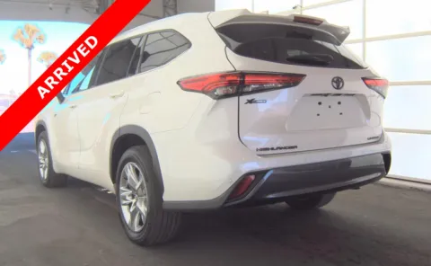 More photos of 2021 Toyota Highlander Limited at Auto Boutique Florida, FL