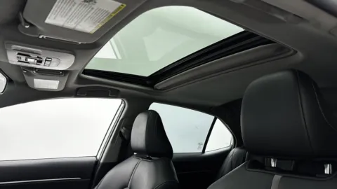 More photos of 2020 Toyota Camry SE at Auto Boutique Florida, FL