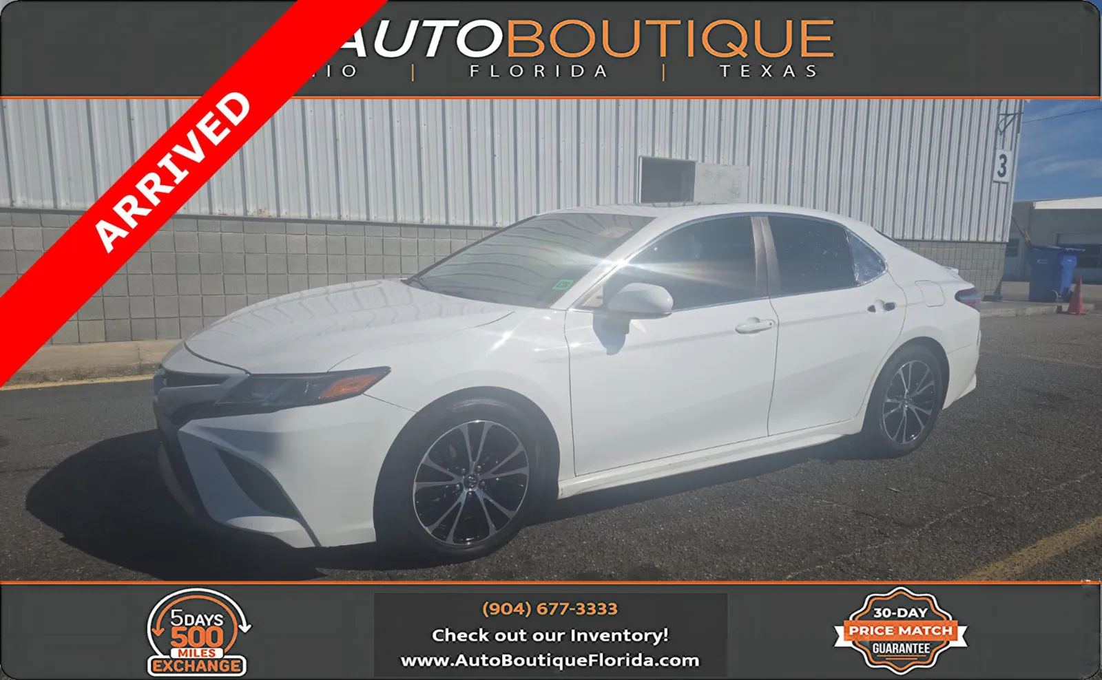 2020 Toyota Camry SE's photo