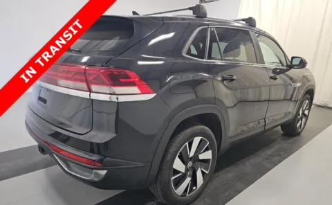 More photos of 2024 Volkswagen Atlas Cross Sport 2.0T SE w/Technology at Auto Boutique Florida, FL