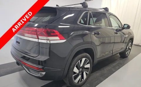 More photos of 2024 Volkswagen Atlas Cross Sport 2.0T SE w/Technology at Auto Boutique Florida, FL