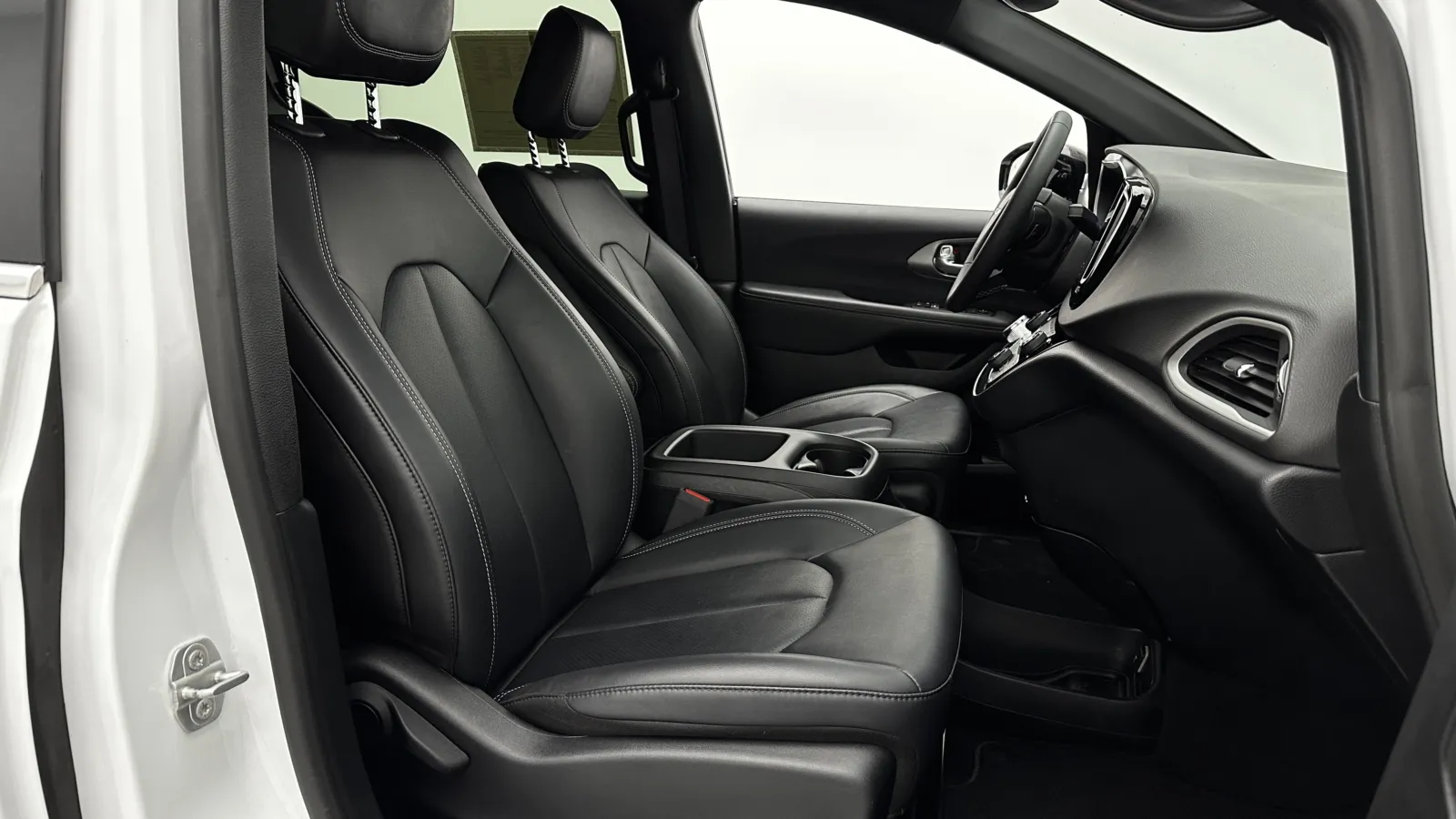 Chrysler Pacifica photo 35