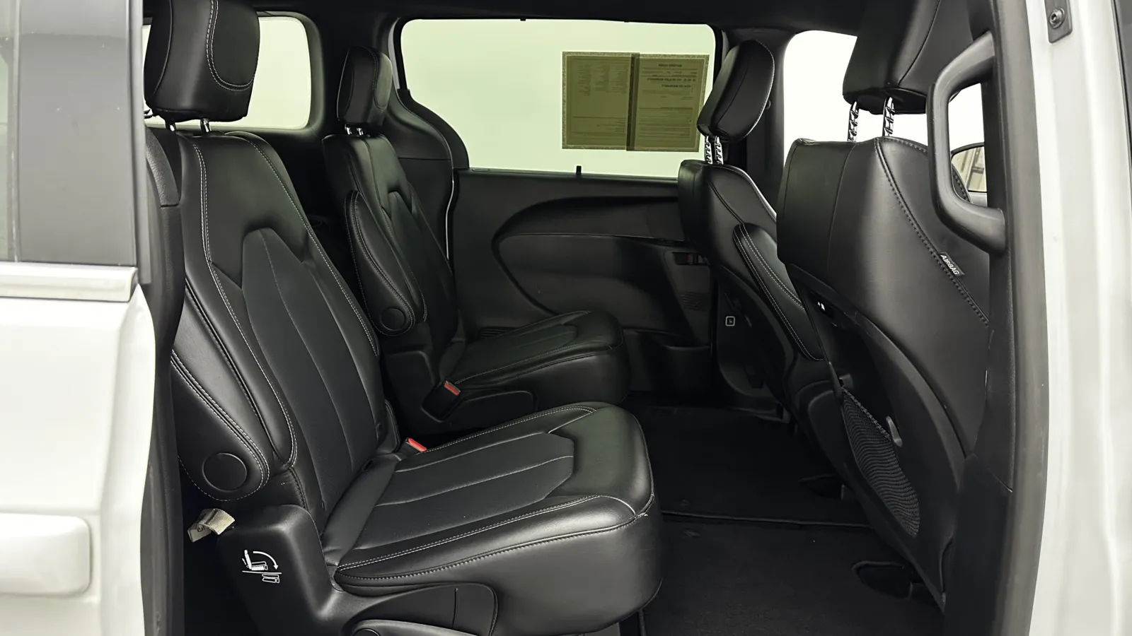 Chrysler Pacifica photo 31