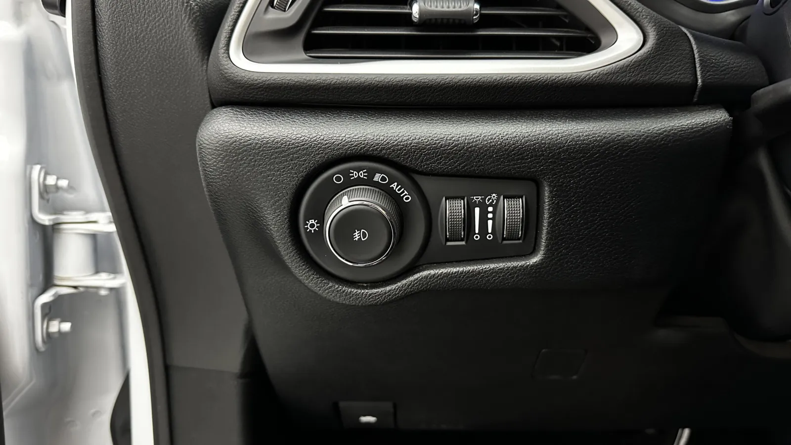Chrysler Pacifica photo 21