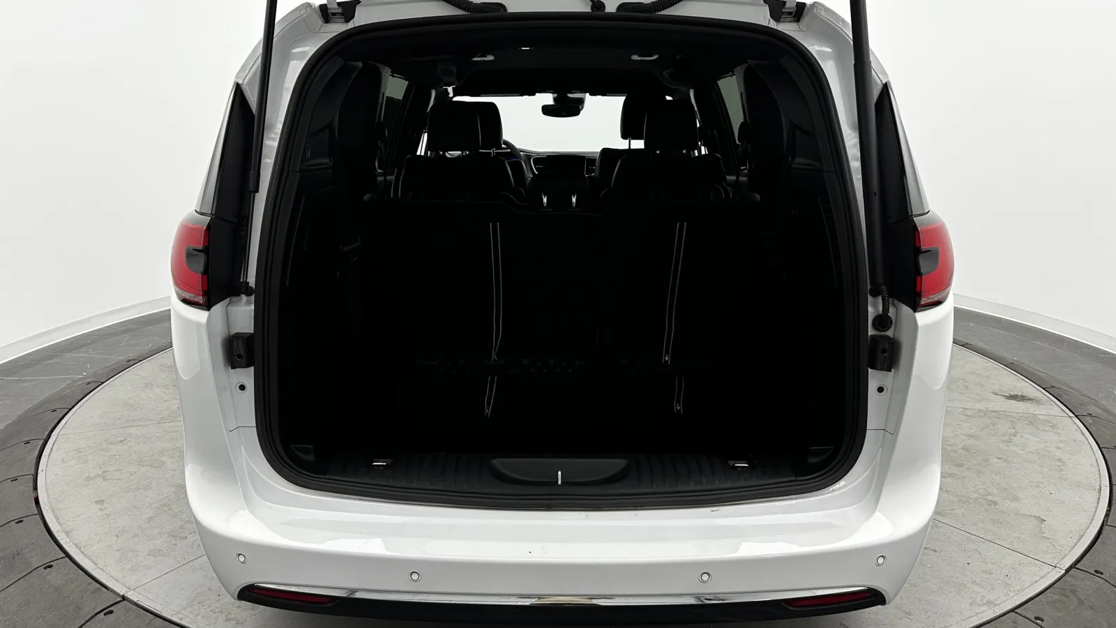 Chrysler Pacifica photo 29