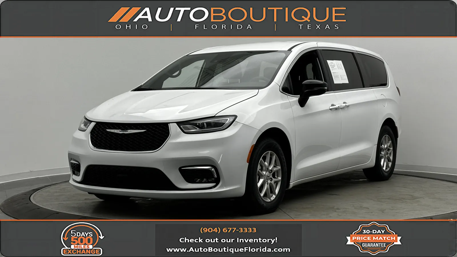 2025 Chrysler Pacifica Select's photo