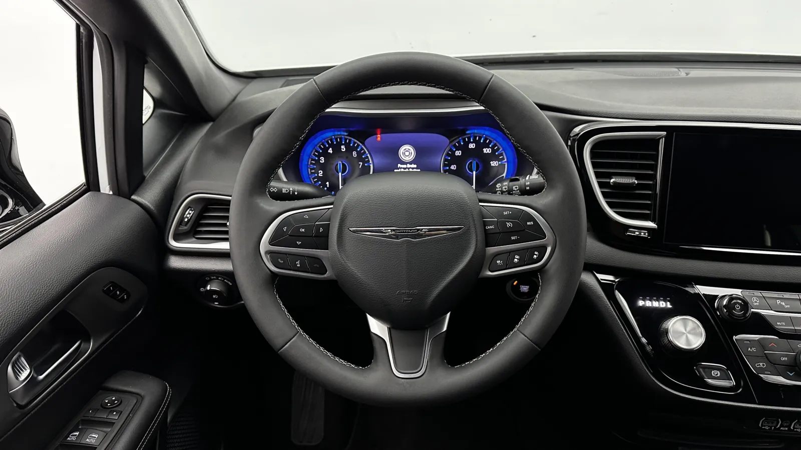 Chrysler Pacifica photo 24