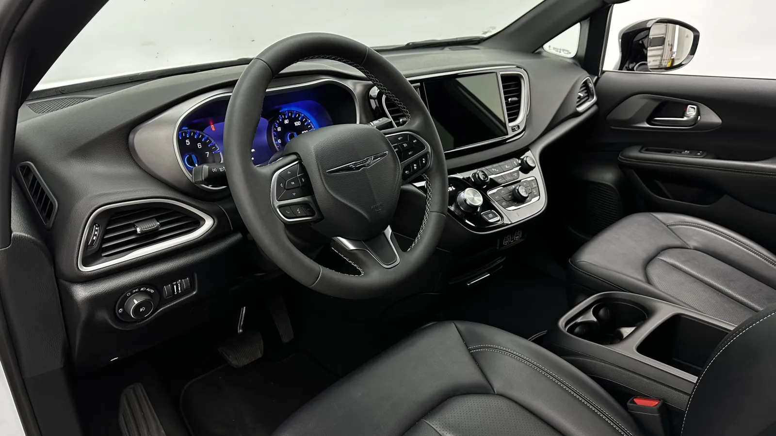 Chrysler Pacifica photo 7