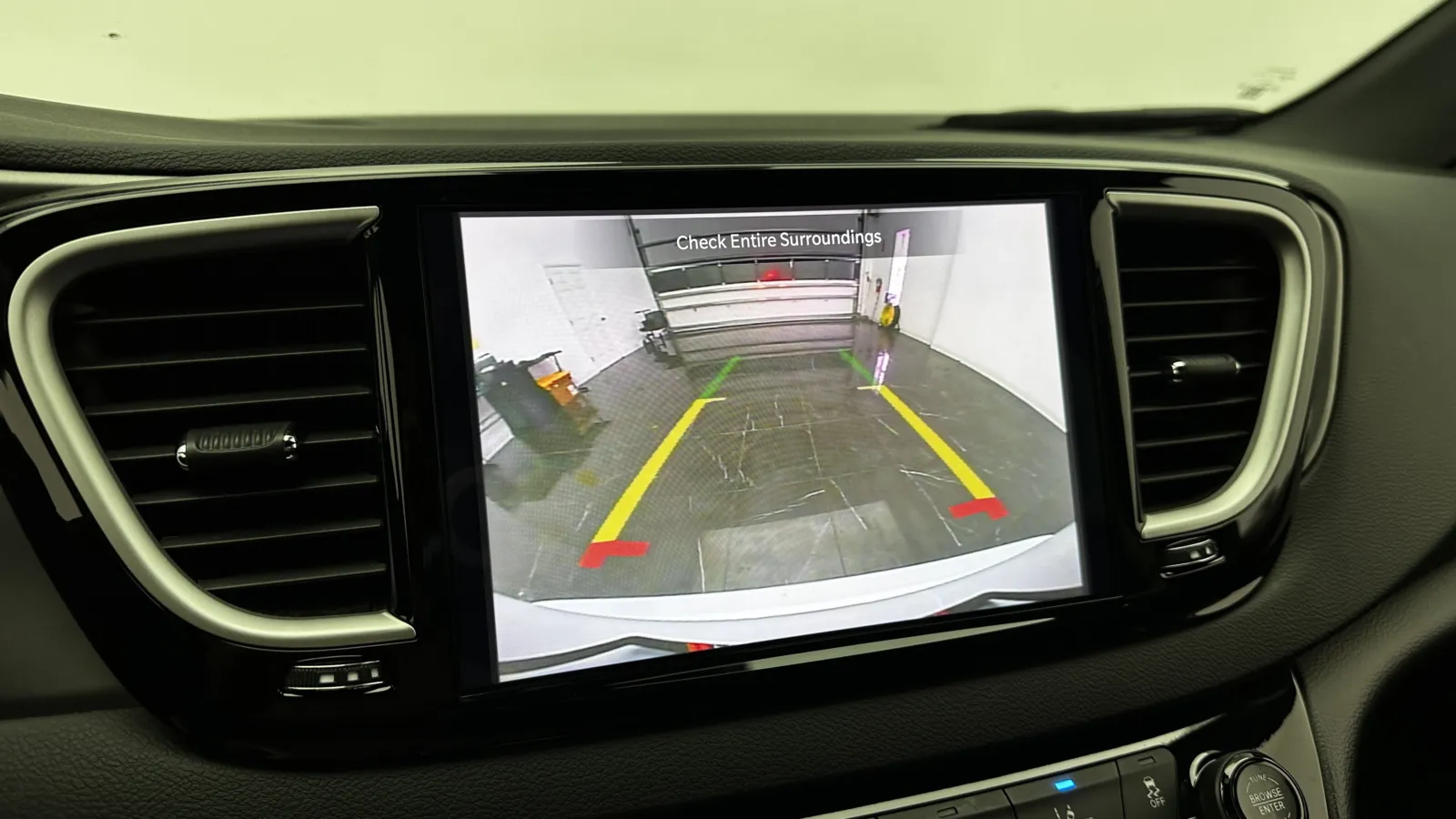 Chrysler Pacifica photo 16