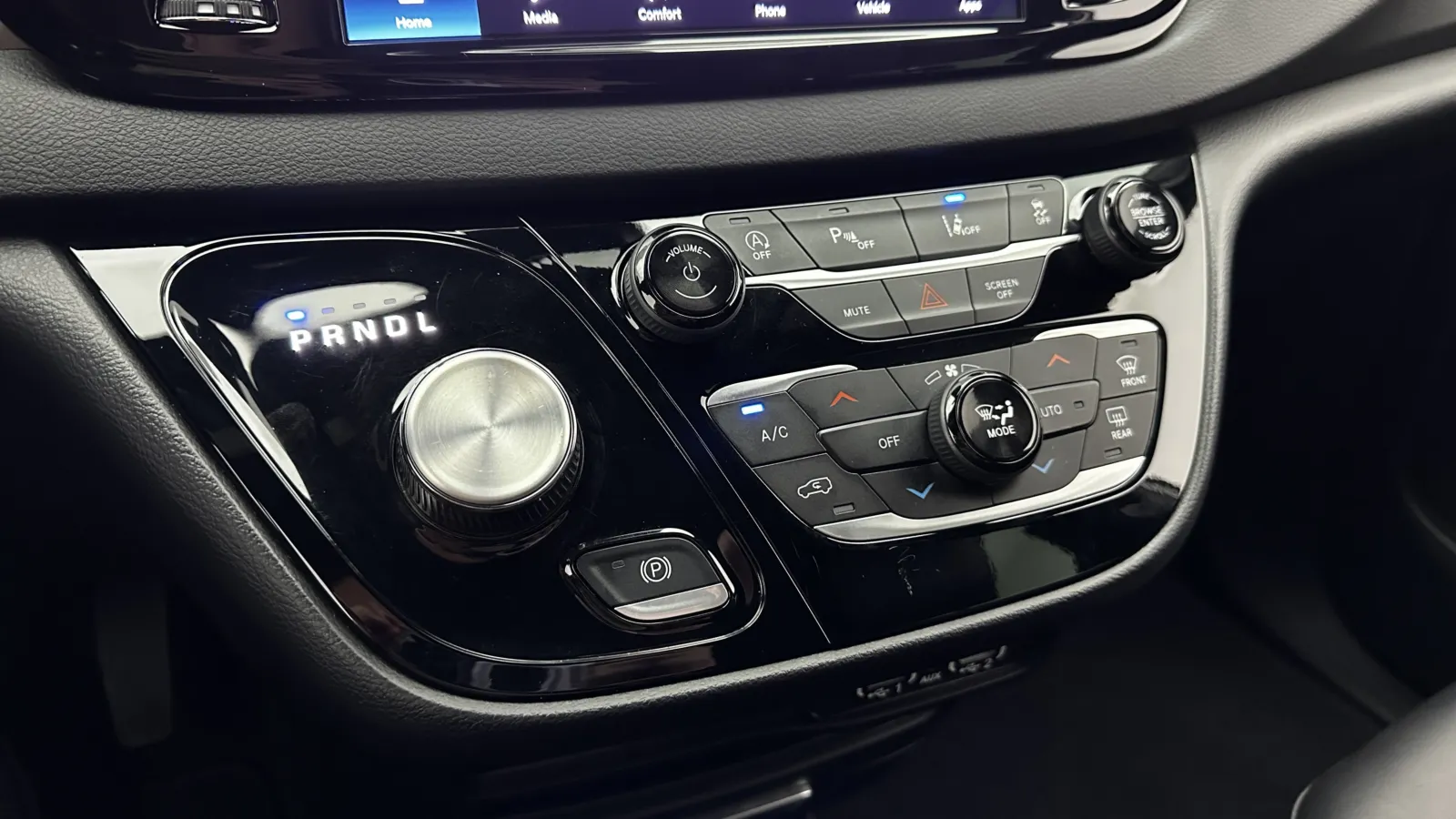 Chrysler Pacifica photo 15