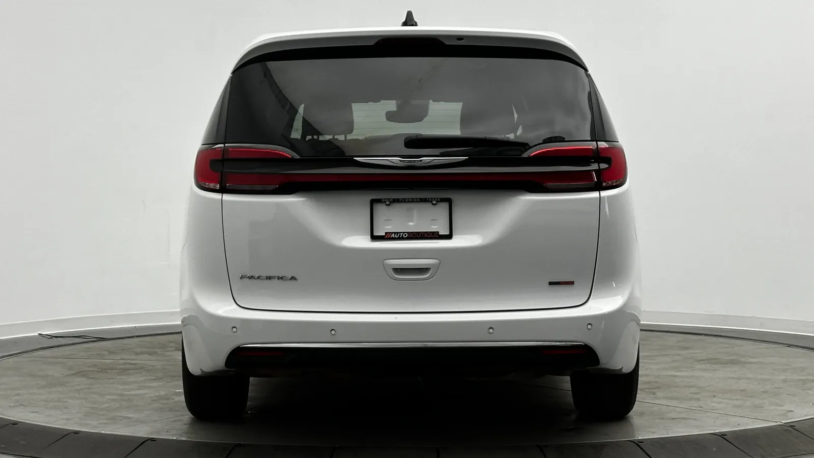 Chrysler Pacifica photo 6