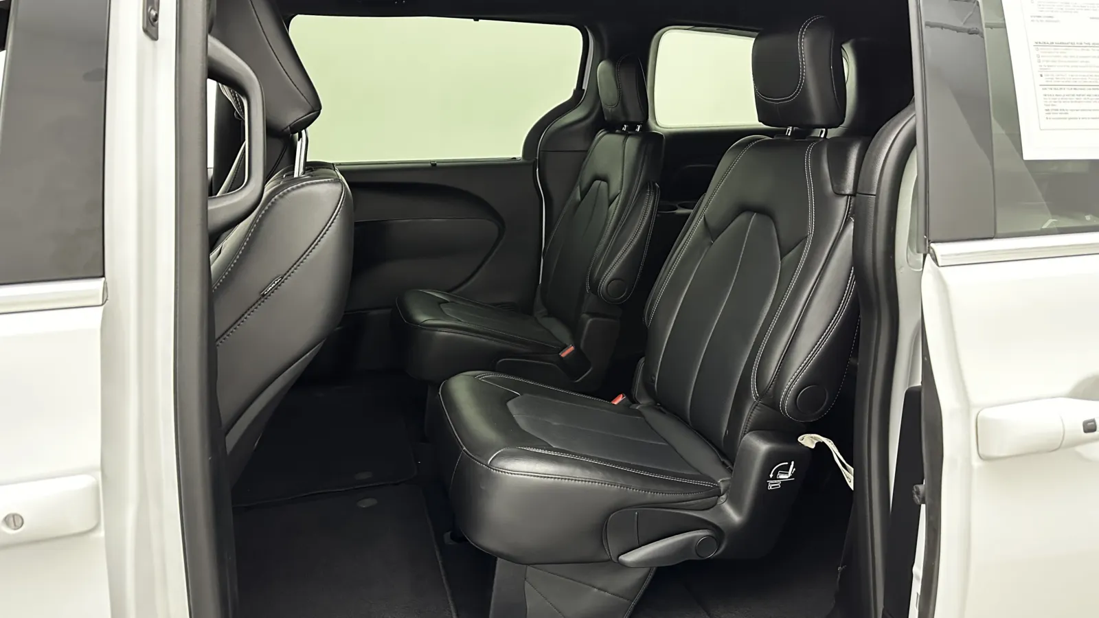 Chrysler Pacifica photo 22