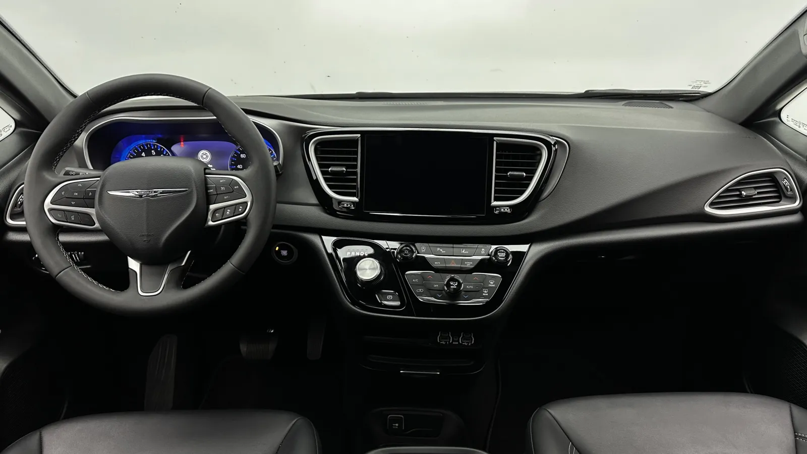 Chrysler Pacifica photo 26