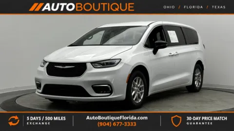 White 2025 Chrysler Pacifica Select for sale in Jacksonville, FL