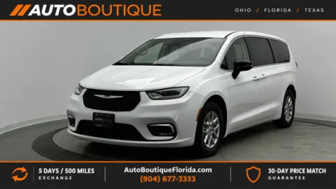 White 2024 Chrysler Pacifica Touring L for sale in Jacksonville, FL