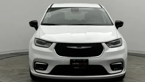 Photos of 2024 Chrysler Pacifica Touring L for sale in Jacksonville, FL at Auto Boutique Florida