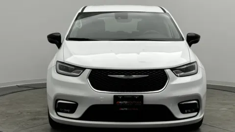 Photos of 2024 Chrysler Pacifica Touring L for sale in Jacksonville, FL at Auto Boutique Florida