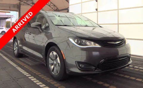Another view of 2018 Chrysler Pacifica Hybrid Touring L for sale in Jacksonville, FL at Auto Boutique Florida
