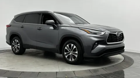 Another view of 2022 Toyota Highlander XLE for sale in Jacksonville, FL at Auto Boutique Florida