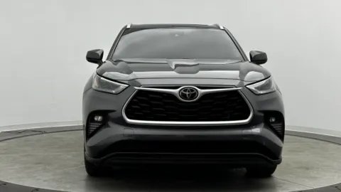 Photos of 2022 Toyota Highlander XLE for sale in Jacksonville, FL at Auto Boutique Florida