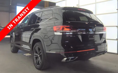 More photos of 2021 Volkswagen Atlas 3.6L V6 SE w/Technology R-Line at Auto Boutique Florida, FL