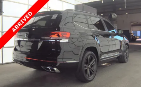 More photos of 2021 Volkswagen Atlas 3.6L V6 SE w/Technology R-Line at Auto Boutique Florida, FL