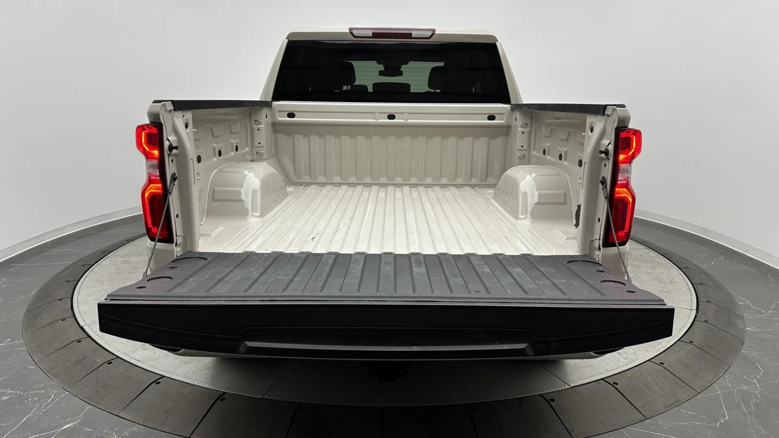 Chevrolet Silverado photo 27