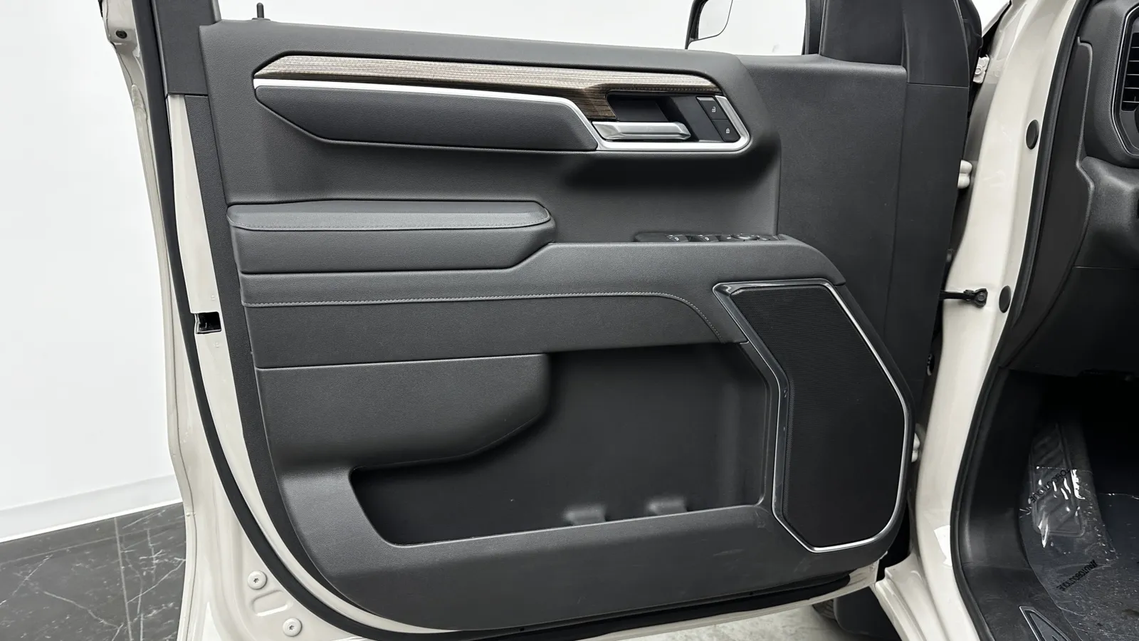 Chevrolet Silverado photo 10