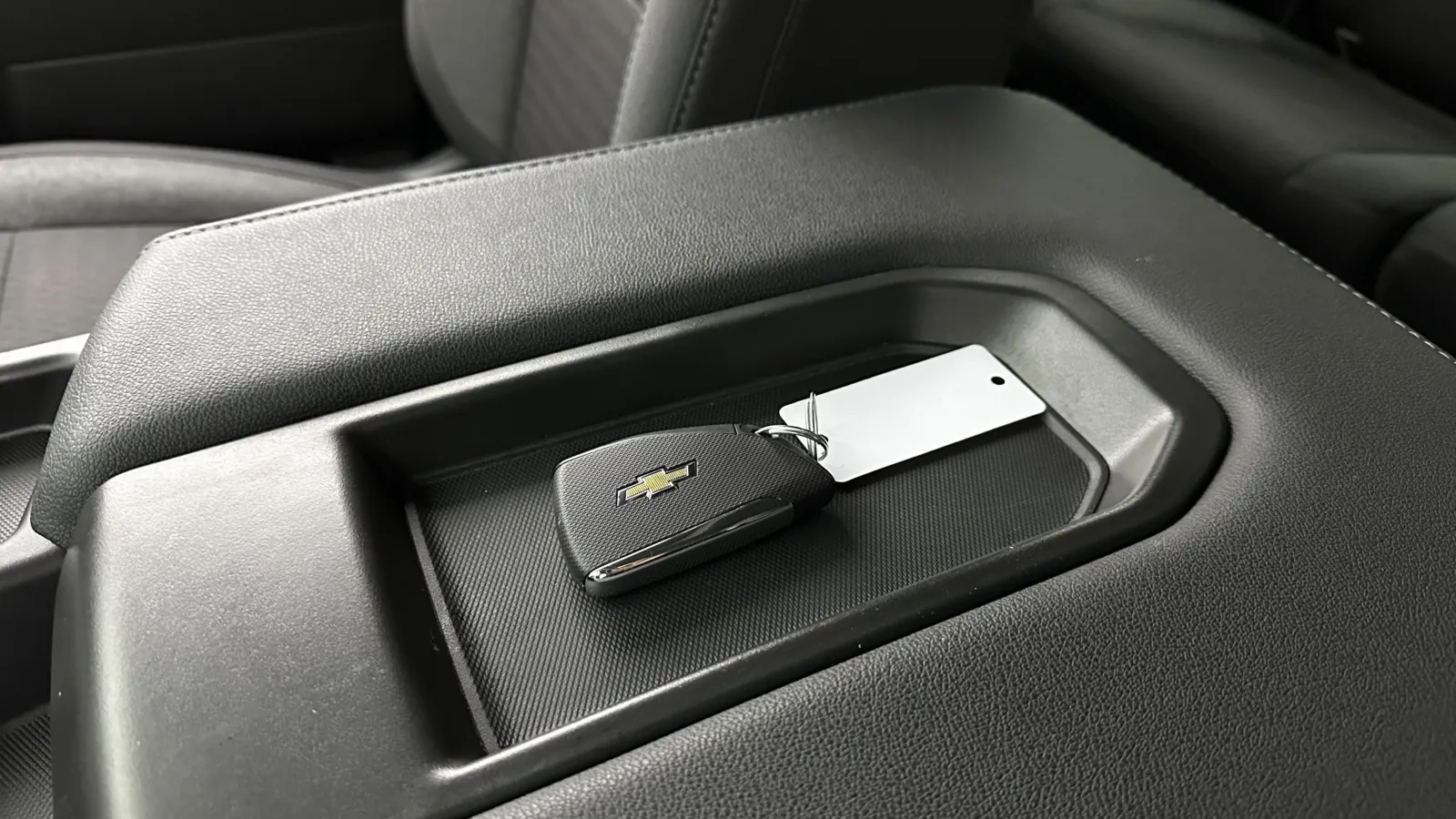Chevrolet Silverado photo 14