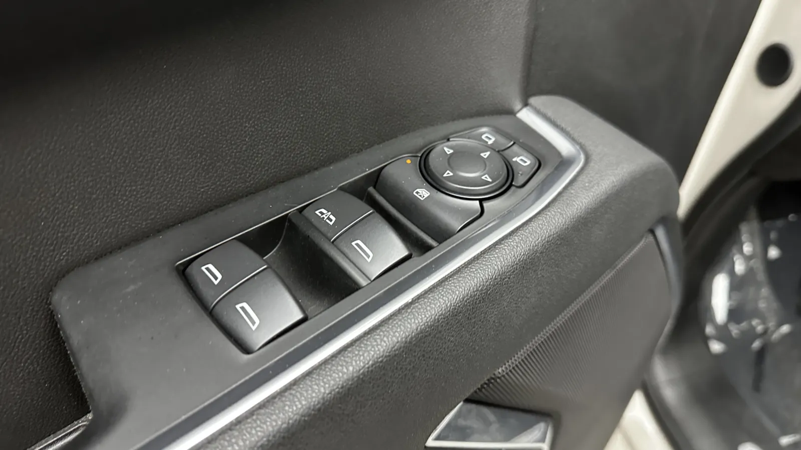 Chevrolet Silverado photo 11