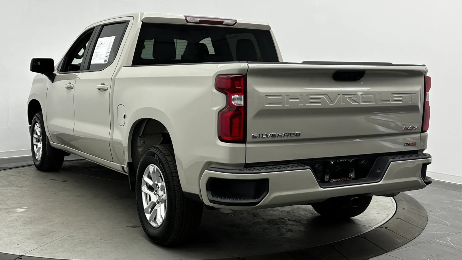 Chevrolet Silverado photo 4