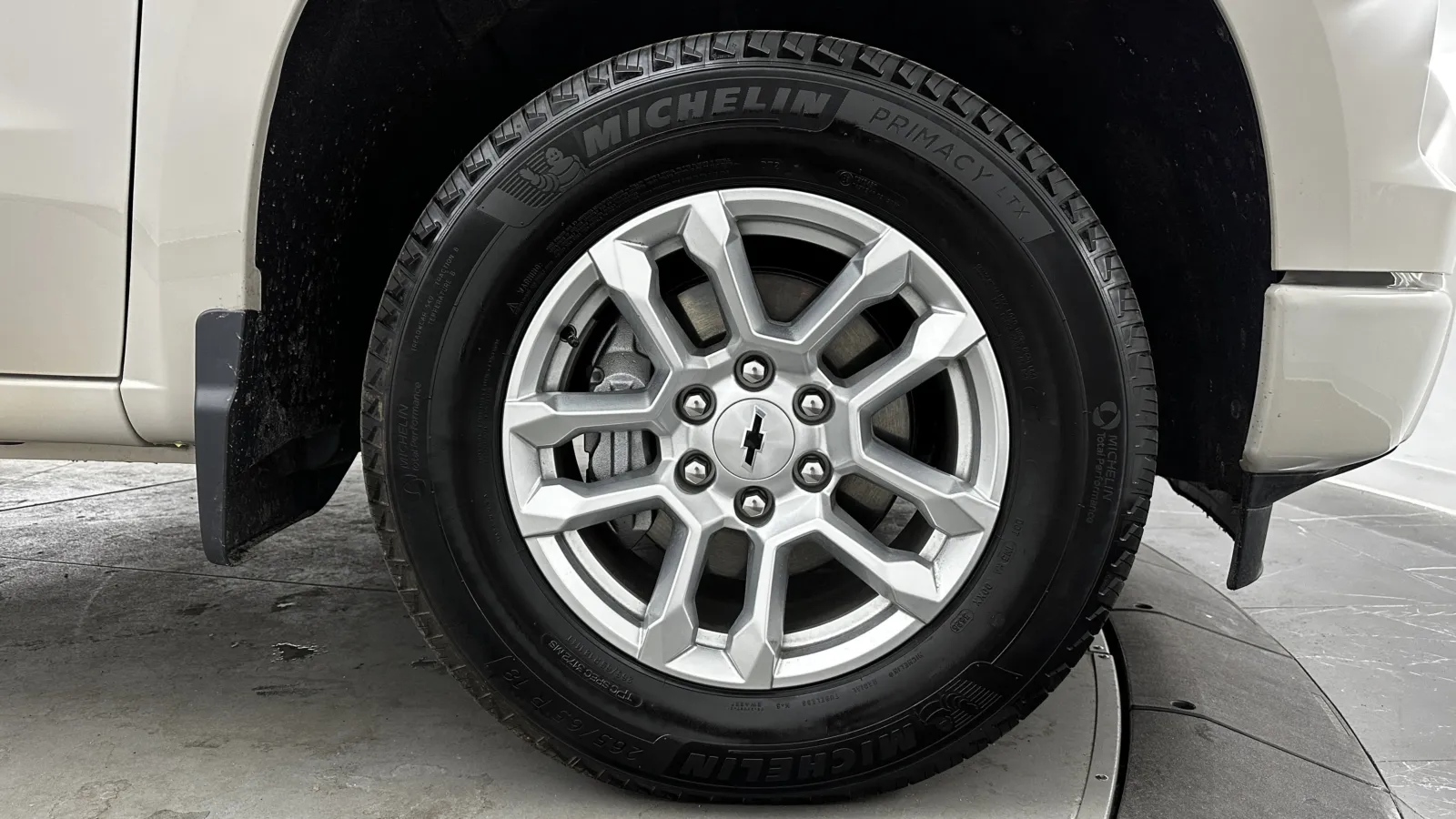 Chevrolet Silverado photo 33