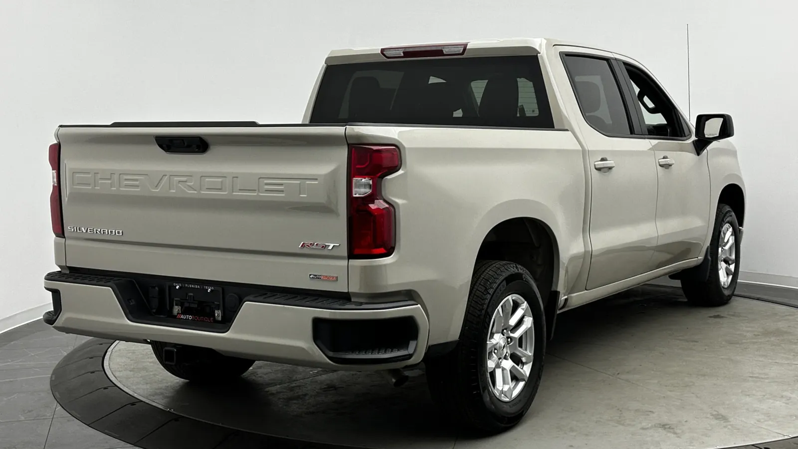 Chevrolet Silverado photo 8