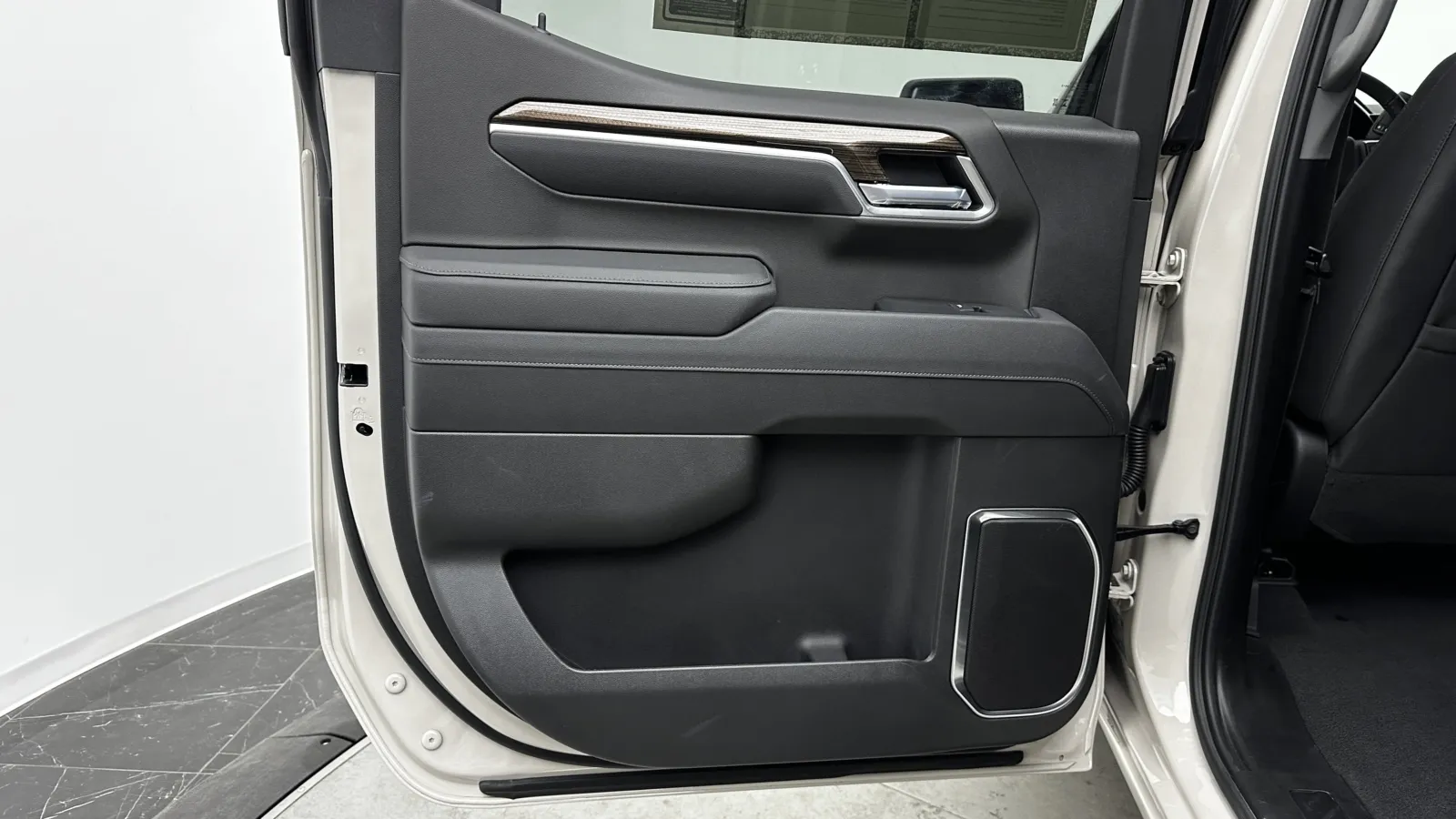 Chevrolet Silverado photo 22