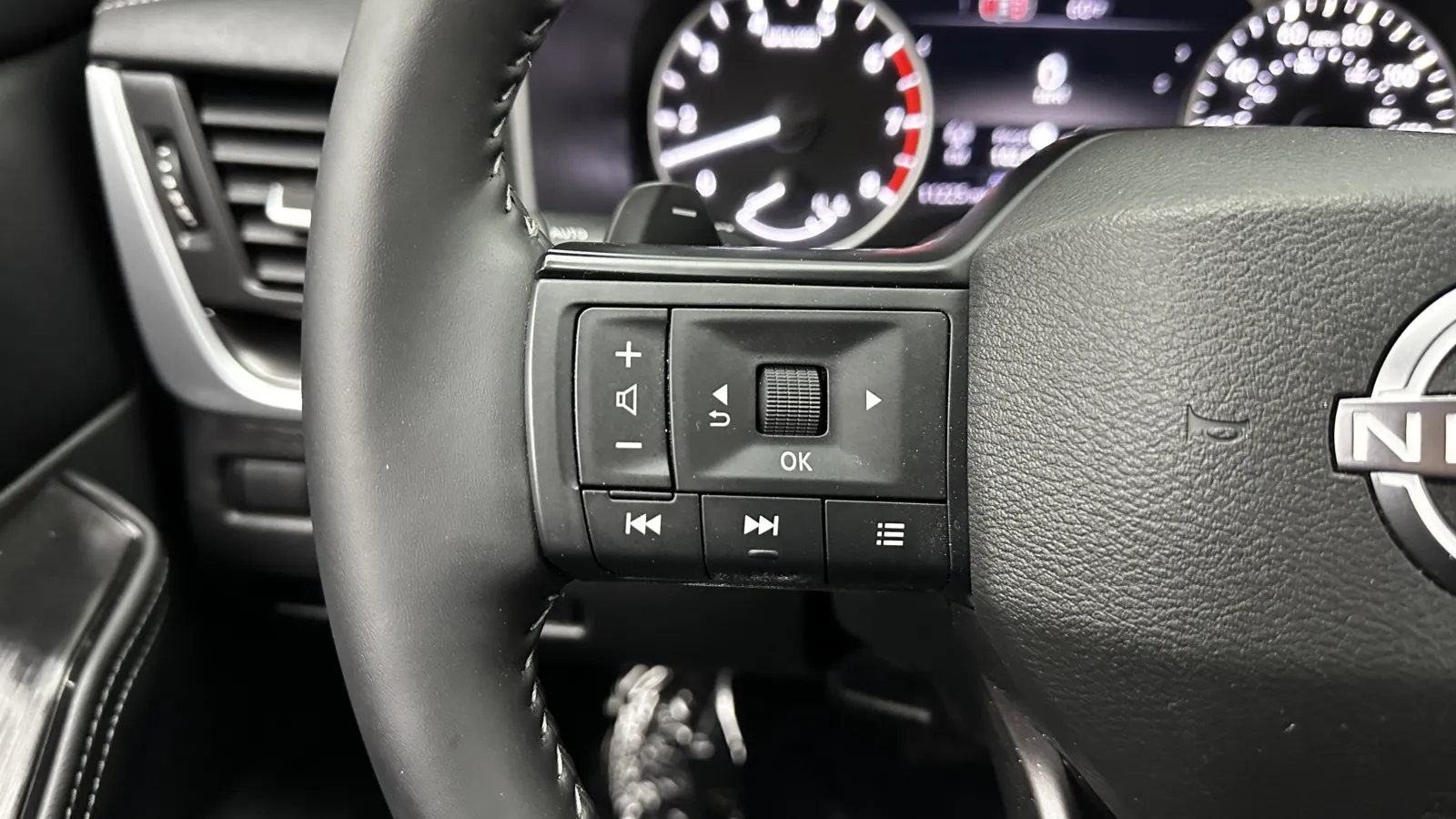 Nissan Rogue photo 18