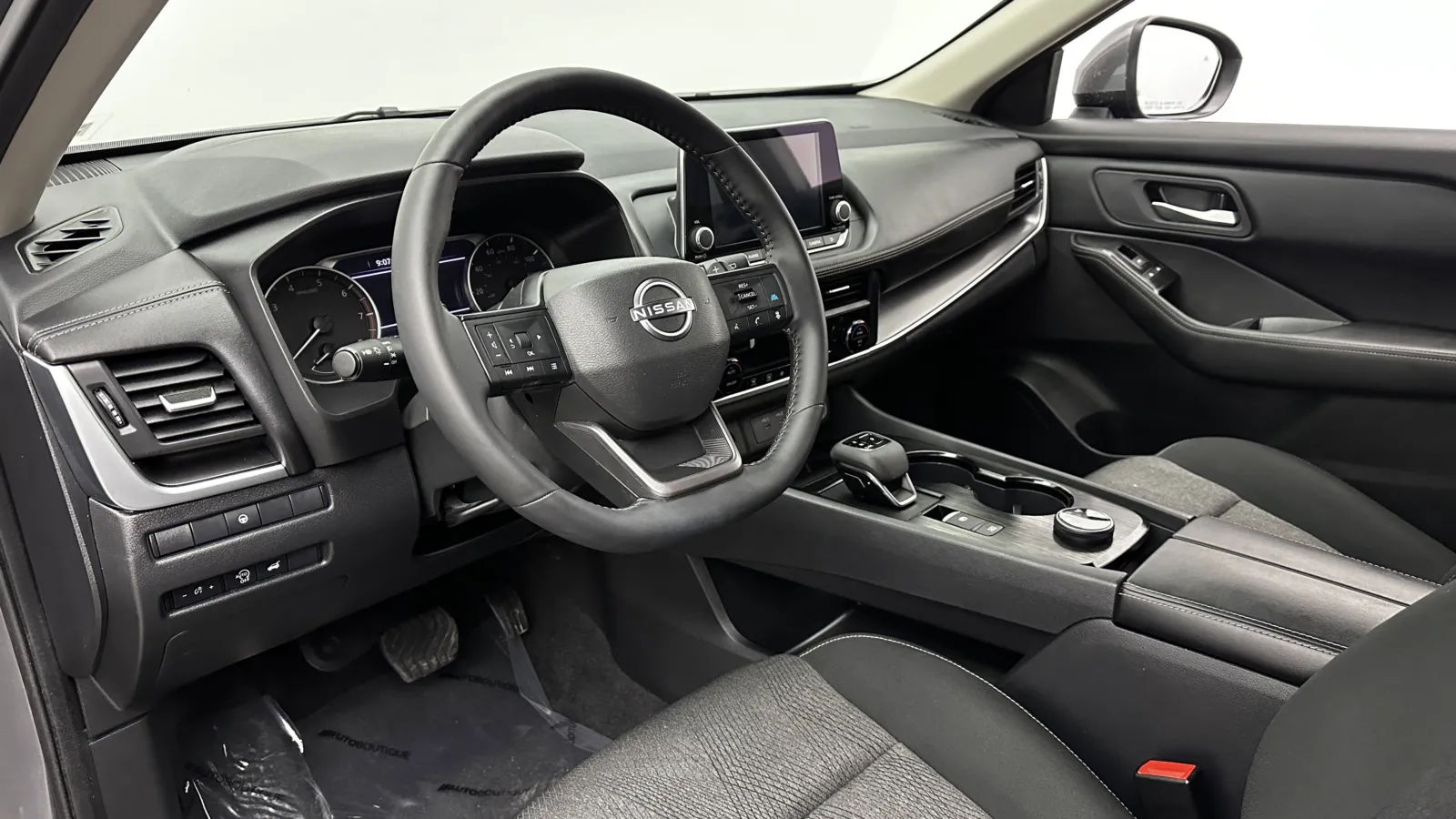 Nissan Rogue photo 8