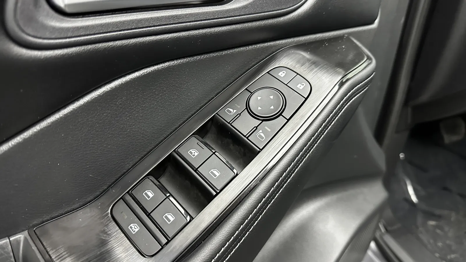 Nissan Rogue photo 10