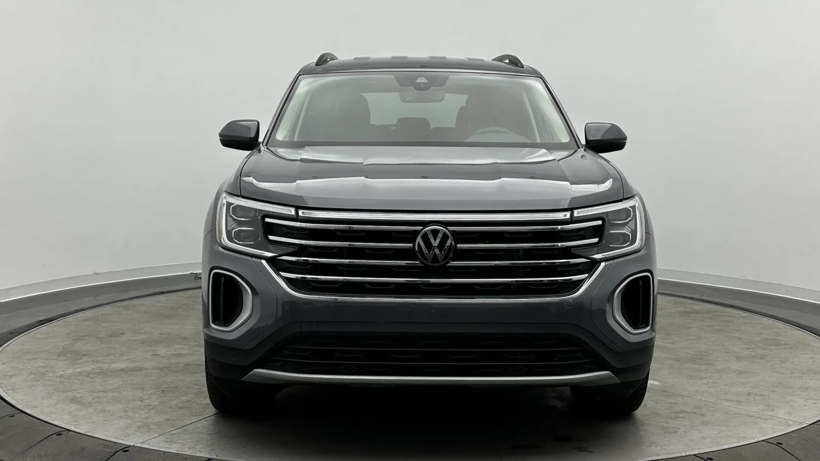 Volkswagen Atlas photo 2