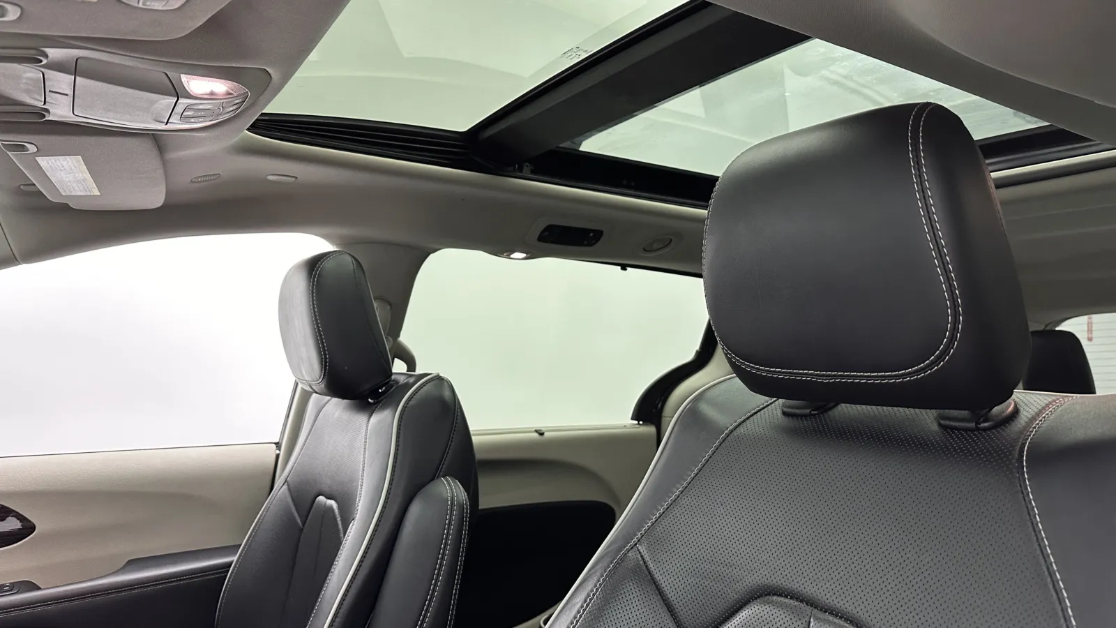 Chrysler Pacifica photo 6