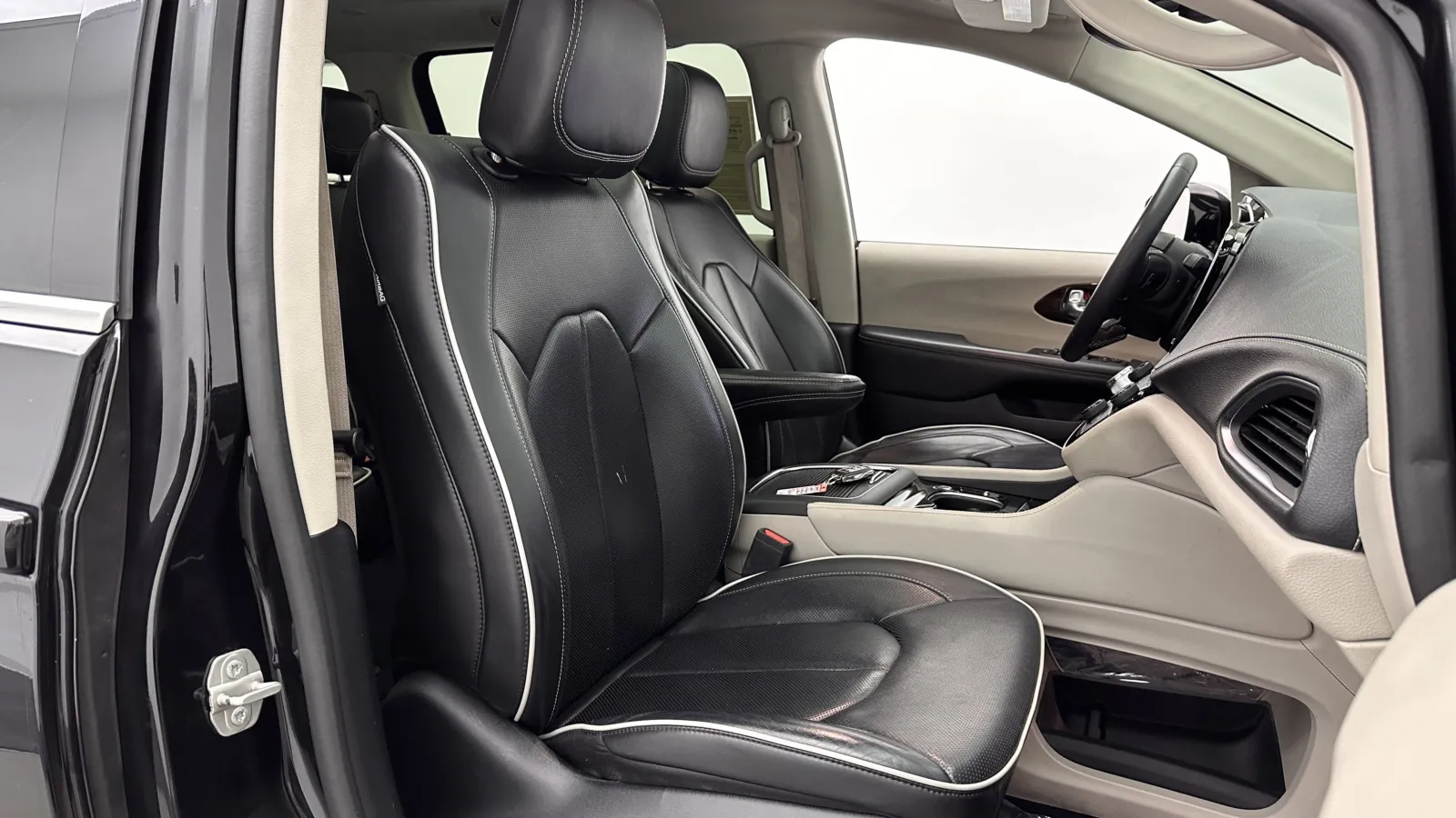 Chrysler Pacifica photo 38