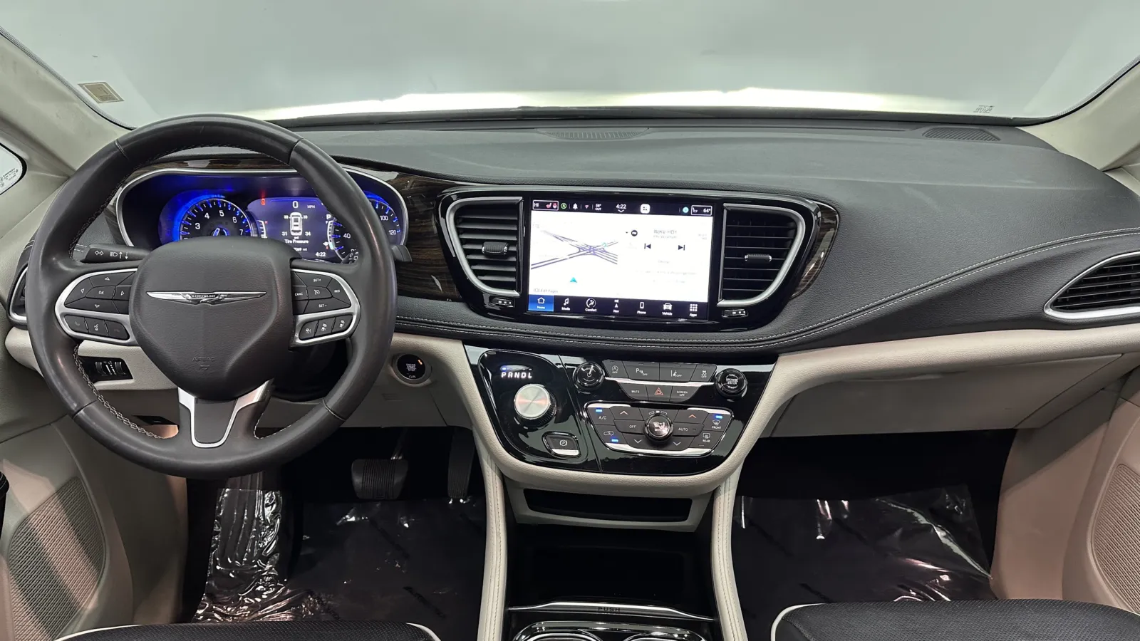 Chrysler Pacifica photo 30