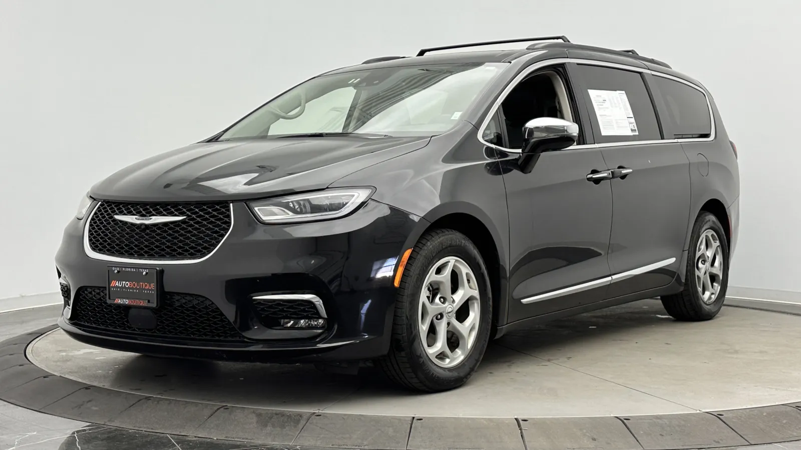 Chrysler Pacifica photo 10