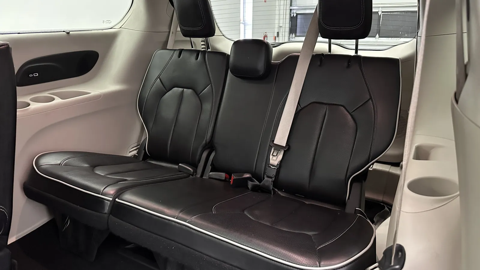 Chrysler Pacifica photo 27