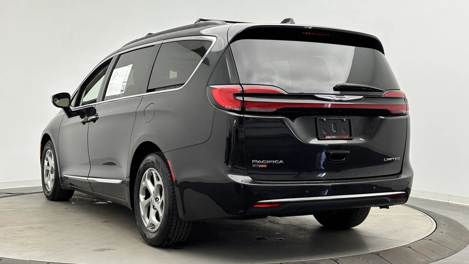 Chrysler Pacifica photo 7
