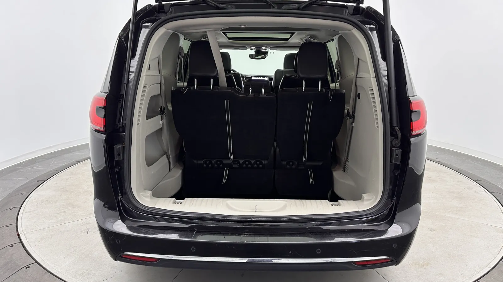 Chrysler Pacifica photo 32