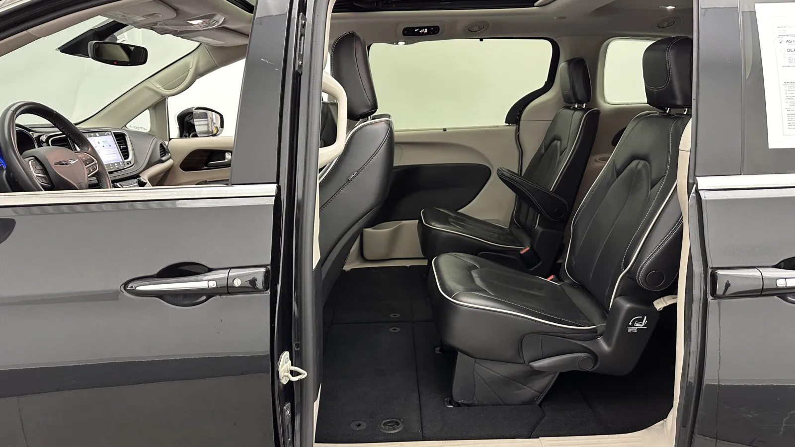 Chrysler Pacifica photo 26