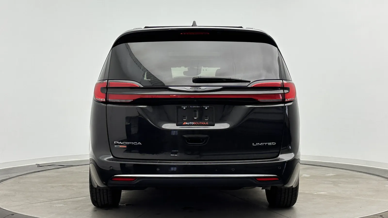 Chrysler Pacifica photo 8