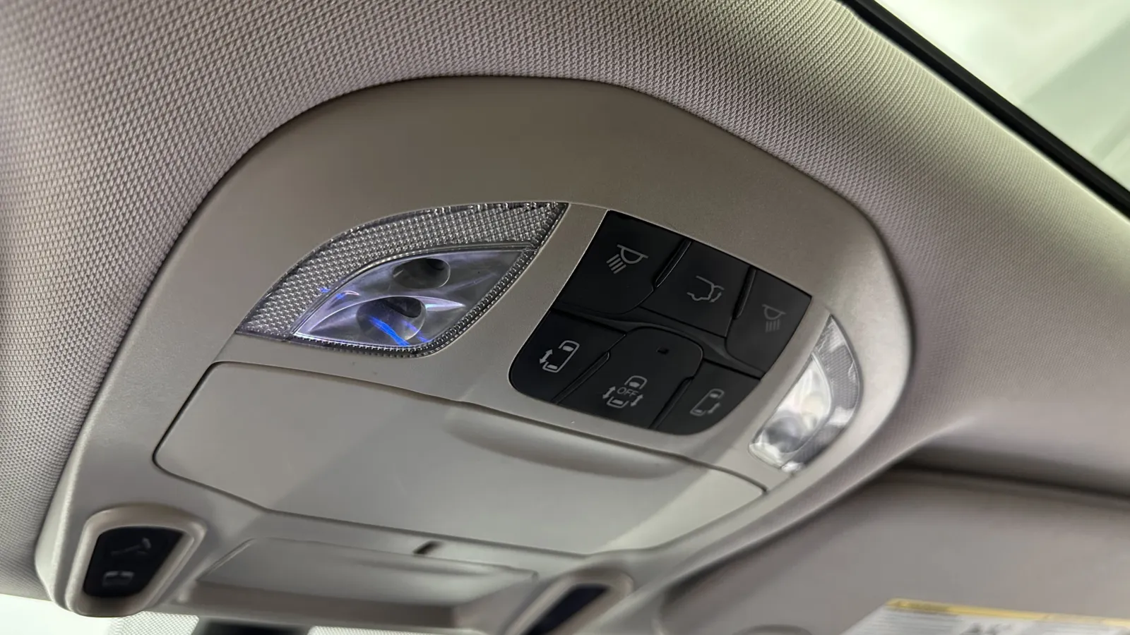 Chrysler Pacifica photo 25