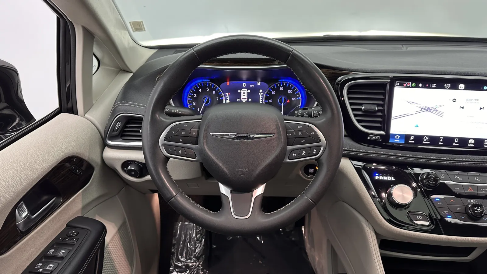 Chrysler Pacifica photo 28